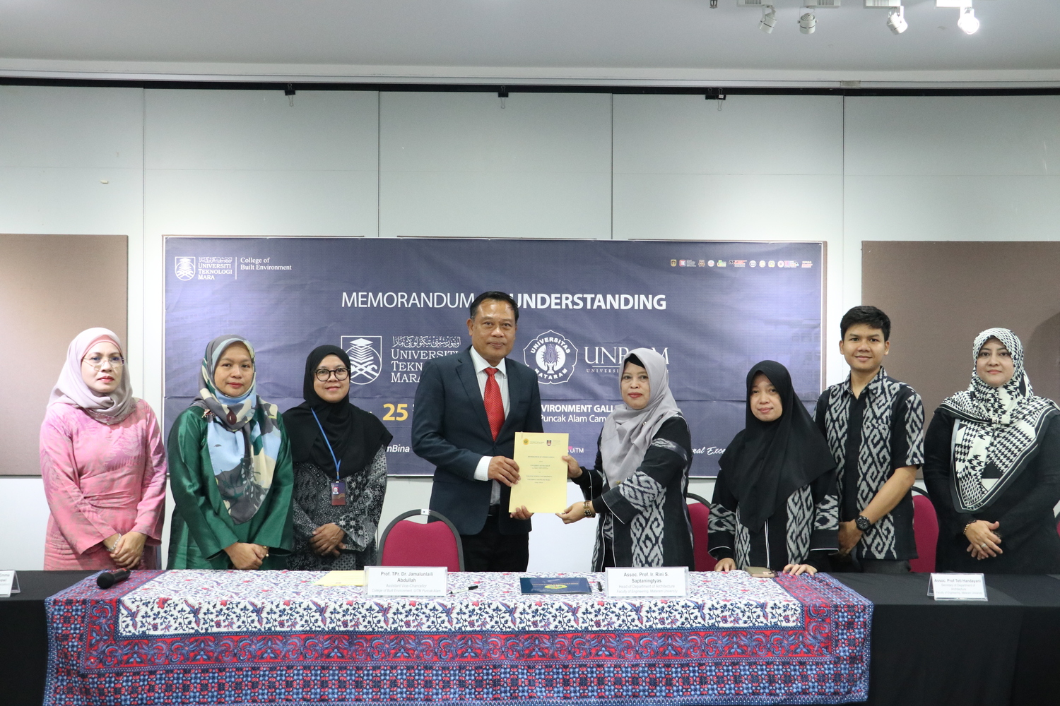 Majlis lawatan penanda aras dan menandatangani MoU antara Bidang Senibina Landskap, UiTM Kampus Puncak Alam bersama Program Studi Arsitektur, Fakultas Teknik, Universitas Mataram, Indonesia